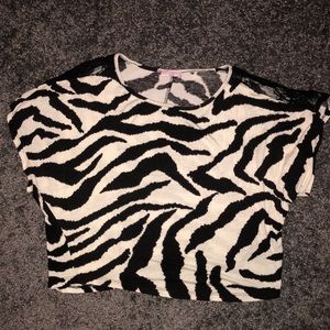 Black and white top with lace sleeve